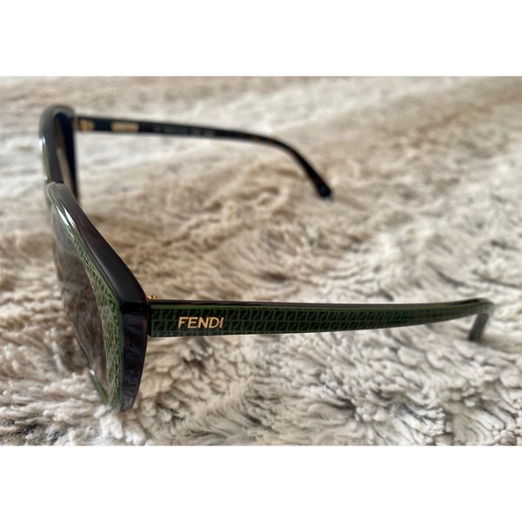 FENDI Sunglasses - Picture 2 of 3
